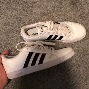 Adidas Sneakers Kids Size 4 (adult womens size 6)